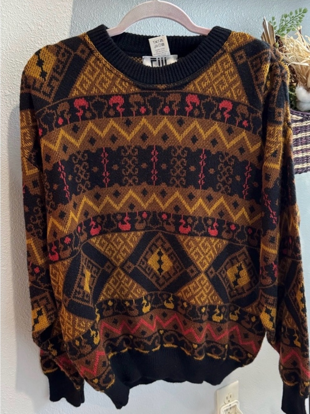 Fiji Made in Italy Wool Blend Crewneck Sweater. 90’s. Vintage